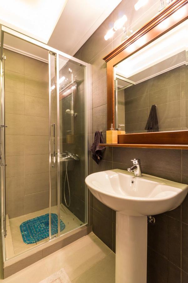 Comfortable And Spacious 2 Bdr Apt เอเธนส์ ภายนอก รูปภาพ